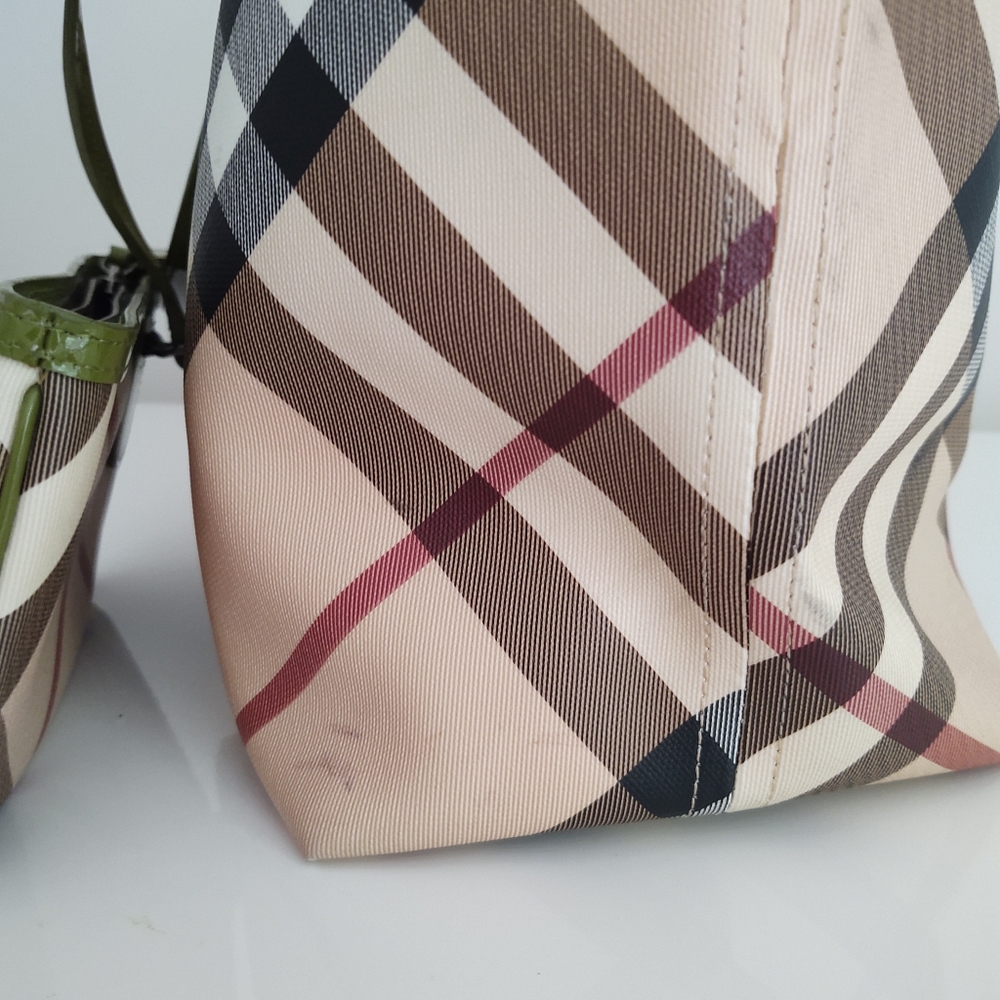 Burberry Nickie Nova Check Large Tote - Picture 6 of 15